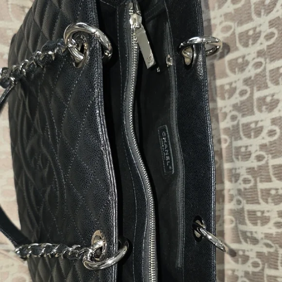 Chanel Black Quilted Shoulder Bag - Picture 14 of 14